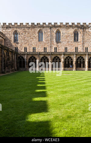 Der Kreuzgang an der Durham Cathedral, Durham, England, Großbritannien Stockfoto