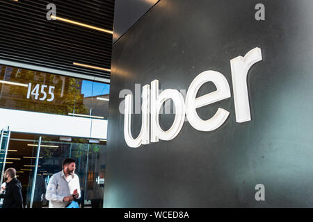 August 21, 2019 San Francisco/CA/USA - Nahaufnahme von uber Zeichen an ihrem Hauptsitz in Soma district; Uber Technologies, Inc. ist ein US-amerikanischer multin Stockfoto