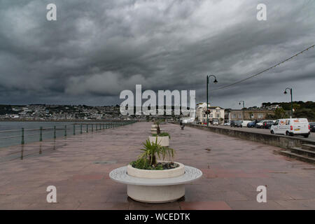 Penzance, Cornwall, UK. 28. August 2019. UK Wetter. Nach einem sonnigen Feiertag, starker Regen fegten in der South West heute Morgen in Cornwall. Kredit Simon Maycock/Alamy Leben Nachrichten. Stockfoto