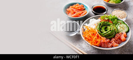 Hawaiian poke Schüssel mit Lachs Stockfoto