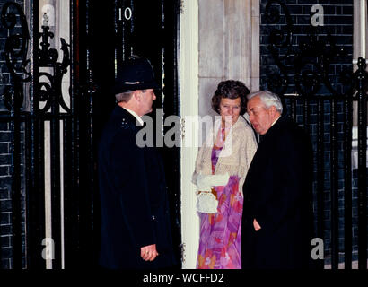 Harold Wilson mit seiner Frau Mary Wilson ehemaliger Premierminister in Downing Street 10, auf der 250. Jahrestag der Downing Street Nr.10. Stockfoto