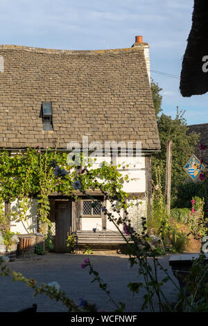 Traditionelle Pub The Fleece Inn in den Cotswolds Stockfoto