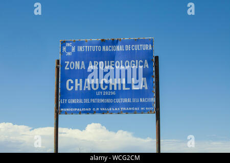 Unterschreiben Sie bei Chauchilla archäologische Stätte in Peru. Pre Inca Friedhof. Stockfoto