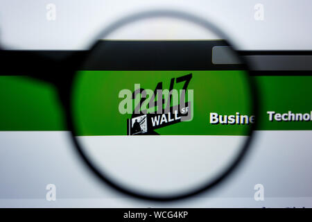 Los Angeles, Kalifornien, USA - 29 Jule2019: Illustrative Editorial von 247WALLST.COM Website Homepage. 24 7 WALL ST Logo sichtbar auf dem Anzeigebildschirm angezeigt. Stockfoto