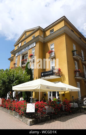 Krynica Zdrój Polen Touristische am Małopolanka Hotel und Cafe in der Kurstadt Ferienort Krynica im südlichen Polen Stockfoto