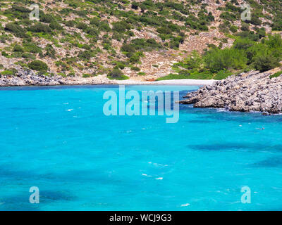 Beautiful beach with turquise water, at Agia (Saint) Dynami (Force) in Chios island, Greece. Stockfoto