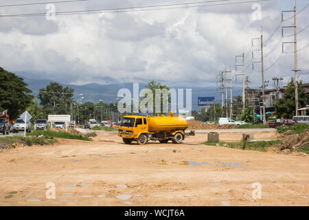 Chiangmai, Thailand - 25. August 2019: Private alte Tankwagen. Foto an der Straße Nr. 121 über 8 Km von Chiang Mai City. Stockfoto