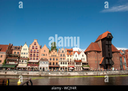 Blick entlang der berühmten Hansestadt Häuser, Wahrzeichen von Danzig - Polen Stockfoto