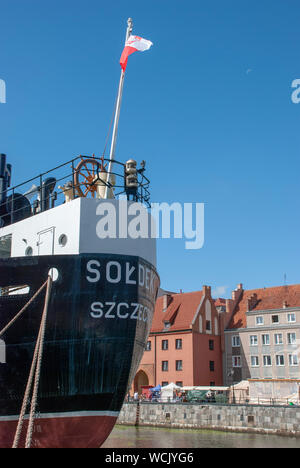 Danziger Stadtbild mit Hanseatic League Häuser und berühmten alten Schiffes Soldek Stockfoto