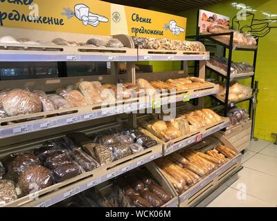 Moskau, Russland. 23 Aug, 2019. Ein Brot Zähler in einem Supermarkt. (Bild Wiederholung in besserer Auflösung) Quelle: Ulf Mauder/dpa/Alamy leben Nachrichten Stockfoto