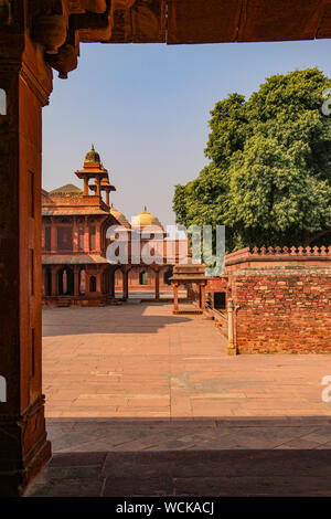 Auf der Suche nach birbal's Palace von Panch Mahal, Fatehpur Sikri Komplex, Dadupura, Uttar Pradesh, Indien, Zentralasien Stockfoto