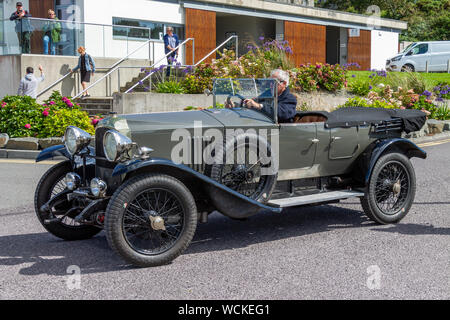 1925 Vauxhall Tourer mit männlichen Fahrer Stockfoto