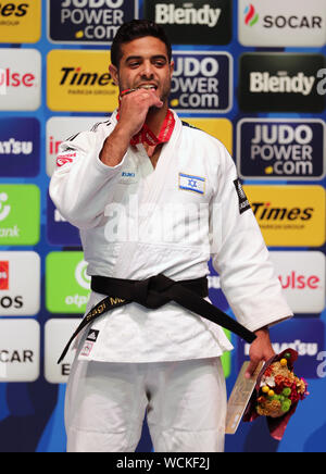 Tokio. 28 Aug, 2019. Sagi Muki Israel stellt für Fotos bei der Verleihung nach dem Gewinn der Männer 81 kg im Finale gegen Matthias Casse von Belgien 2019 World Judo Meisterschaften in Tokio, Japan, am 12.08.28., 2019. Credit: Du Xiaoyi/Xinhua/Alamy leben Nachrichten Stockfoto