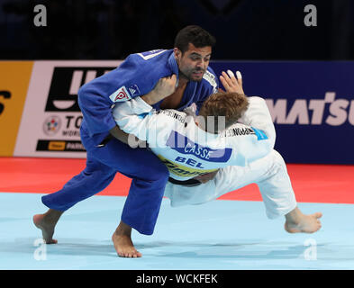 Tokio. 28 Aug, 2019. Sagi Muki (L) Israel konkurriert gegen Matthias Casse Belgien während der Männer 81 kg Finale bei den 2019 World Judo Meisterschaften in Tokio, Japan, am 12.08.28., 2019. Credit: Du Xiaoyi/Xinhua/Alamy leben Nachrichten Stockfoto