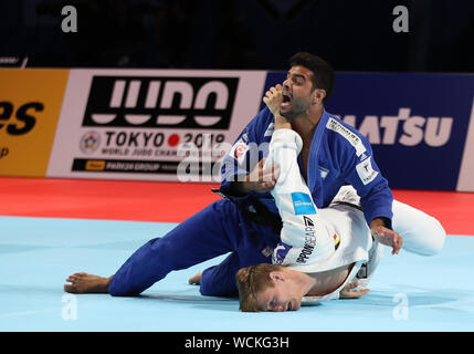 Tokio. 28 Aug, 2019. Sagi Muki (oben) Israel konkurriert gegen Matthias Casse Belgien während der Männer 81 kg Finale bei den 2019 World Judo Meisterschaften in Tokio, Japan, am 12.08.28., 2019. Credit: Du Xiaoyi/Xinhua/Alamy leben Nachrichten Stockfoto