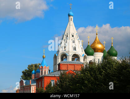 Super schönes Foto von der alten russischen Stadt Kolomna an einem sonnigen Sommertag. Stockfoto