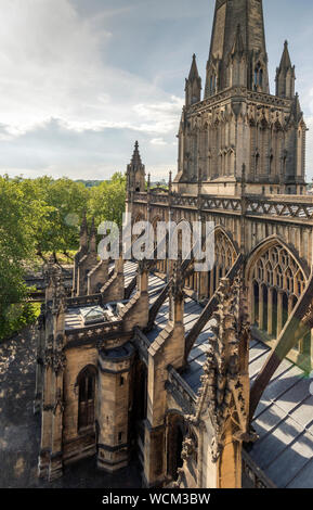 Außenaufnahmen von St Mary Redcliffe Kirche von der Dachterrasse, Bristol, Großbritannien Stockfoto