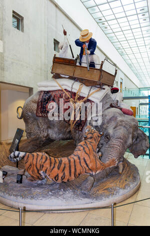 Das Royal Armouries Museum, Leeds, West Yorkshire, England. Erholung von einem Tiger Jagd in Indien, die in der Jagd Galerie. Stockfoto