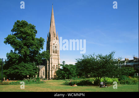 St Mary's Neue Kirche, Stoke Newington, London UK, im Sommer, von clissold Park Stockfoto