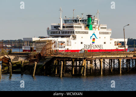 Alte Royal Pier (Victoria Pier). River Test.. Southampton, Town Quay, Hampshire, England, Großbritannien Stockfoto