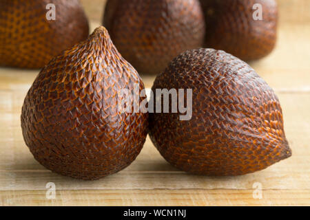 Ganze frische reife Salak, Schlange Obst, Nahaufnahme Stockfoto