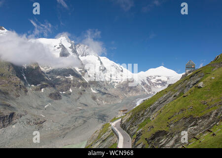 Großglockner und Swarovski Optik - oben der Kaiser-Franz-Josefs-Höhe entlang der Panoramaweg Kaiserstein im Nationalpark Hohe Tauern NP, Kärnten, Österreich Stockfoto