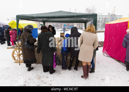 Borisov, Belarus - 18. Februar 2018: Feier der alten heidnischen Urlaub Fastnachtswoche in modernen Belarus Stockfoto