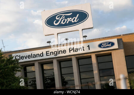 Ein logo Zeichen außerhalb des Ford Cleveland Motorenwerk in Cleveland, Ohio am 12. August 2019. Stockfoto