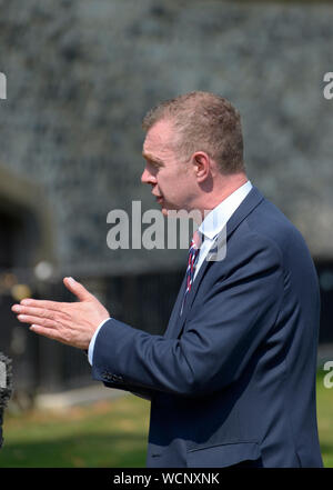 Adam Price MS - Mitglied der Welsh Assembly (Carmarthen East und Dinefwr) und seit 2018 Vorsitzender von Plaid Cymru - College Green, Westminster, August 2019 Stockfoto