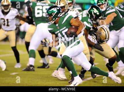 August 24, 2019 - August 24, 2019 - New York Jets Running Back TRENTON KANONE (40) eilt der Ball während des Spiels gegen die New Orleans Saints Met Life Stadium, East Rutherford, NJ (Credit Bild: © Bennett CohenZUMA Draht) Stockfoto