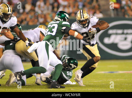 August 24, 2019 - August 24, 2019 - New Orleans Saints zurück laufen DWAYNE WASHINGTON (27) eilt der Ball während des Spiels gegen die New York Jets. Das Spiel war an Met Life Stadium, East Rutherford, NJ (Credit Bild: © Bennett CohenZUMA Draht) gespielt Stockfoto