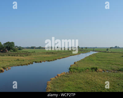 Das Dorf von Ditzum an der Ems in Deutschland Stockfoto