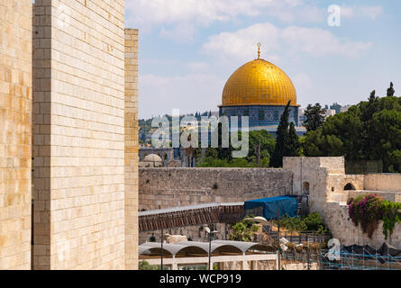 Ein Bild von den Felsendom als von der alten Stadtmauer zu sehen. Stockfoto