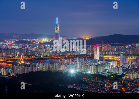 Sonnenuntergang am Seoul City Skyline, Südkorea Stockfoto