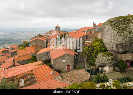 Blick auf den berühmten Dorf Monsanto, Portugal Stockfoto