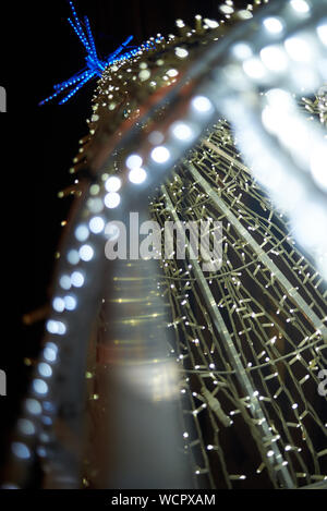 Detail einer Weihnachtsbaum aus LED-Leuchten Stockfoto