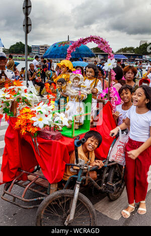 Die FLUVIALE Prozession, Dinagyang Festival, Iloilo City, Panay Island, Philippinen. Stockfoto