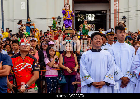 Die FLUVIALE Prozession, Dinagyang Festival, Iloilo City, Panay Island, Philippinen. Stockfoto