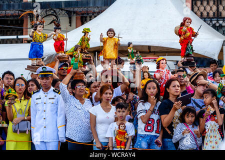 Die FLUVIALE Prozession, Dinagyang Festival, Iloilo City, Panay Island, Philippinen. Stockfoto