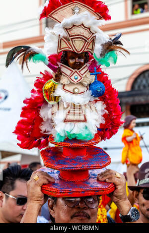 Die FLUVIALE Prozession, Dinagyang Festival, Iloilo City, Panay Island, Philippinen. Stockfoto