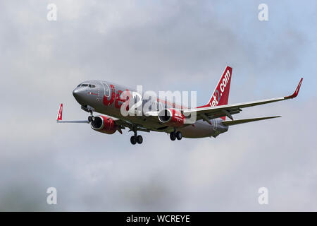 Ein Jet2 Boeing 737 zu landen Stockfoto