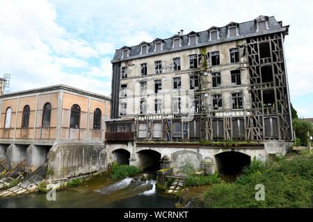 Alte Mühle im Zustand des Verfalls bei Bar-sur-Seine, Frankreich Stockfoto