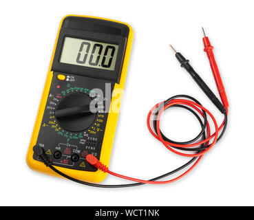 Gelbe Digitalmultimeter elektronisches Messgerät Werkzeug mit schwarzem und rotem Kabel auf weißem Hintergrund. Installation Service Konzept Stockfoto