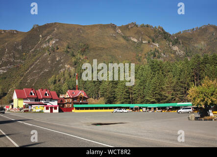 Marktplatz in Manzherok Dorf. Republik Altai. Russland Stockfoto