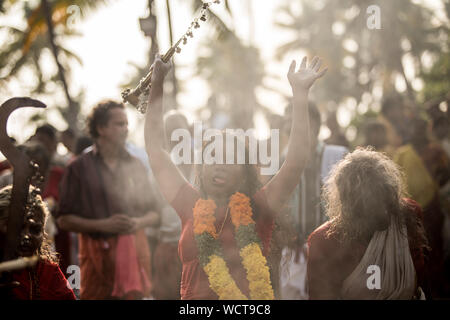 Kodungallur bharani kaavu theendal hinduistischen Festival indische Kultur kerala Tourismus Hingabe Göttin Zunge durchdringenden religiösen Ritual Stockfoto