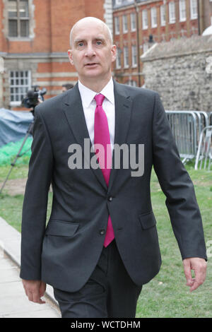 Westminster, London, Großbritannien. 28 Aug, 2019. Herr Andrew Adonis am Protest. Tausende von empörten Demonstranten versammeln sich in College Green, Parliament Square und später außerhalb der Downing Street in Westminster für eine "Top der Putsch" protestieren gegen den geplanten Vertagung des Parlaments im September, die heute von der Regierung bestellt und von der Queen im Balmoral genehmigt. Credit: Imageplotter/Alamy leben Nachrichten Stockfoto