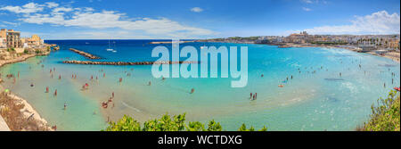 Die schönsten Dörfer in Italien: Otranto Strand. Auf einem felsigen am östlichsten Küste Italiens Sporn, Otranto ist etwa 45 km von Lecce entfernt. Stockfoto