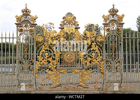 Tijou Bildschirm, William & Mary Kronprinzengarten, Südseite, Hampton Court Palace, East Molesey, Surrey, England, Großbritannien, USA, UK, Europa Stockfoto