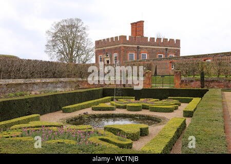 Teich Gärten und Bankett- Haus, Hampton Court Palace, East Molesey, Surrey, England, Großbritannien, USA, UK, Europa Stockfoto