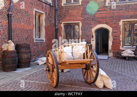 Master Carpenter's Court (Eingang Küchen), Hampton Court Palace, East Molesey, Surrey, England, Großbritannien, USA, UK, Europa Stockfoto